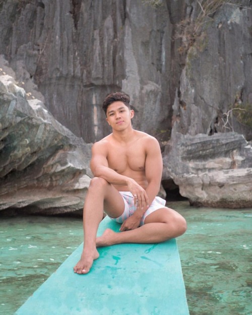 Sit down. Be humble. #whereKingwent #BanulBeach #Coron #Palawan #Philippines . . . . . . #elnido #be