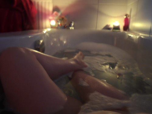 Sex classically-curvaceous:  A Friday night bath. pictures