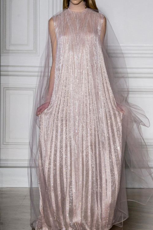 runway-report: Details at Valentino Couture Spring 2017