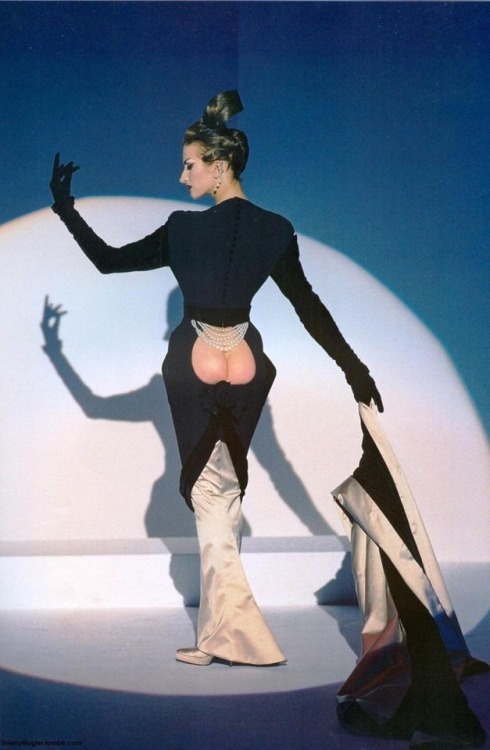 ladolcevitabella:Thierry Mugler Iconic Fashion From The Past!