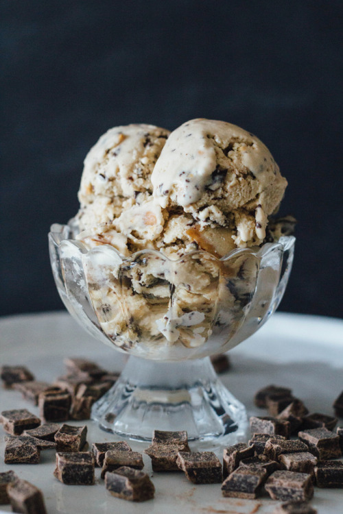 verticalfood:  Chocolate & Peanut Butter Chunk Vegan Ice Cream