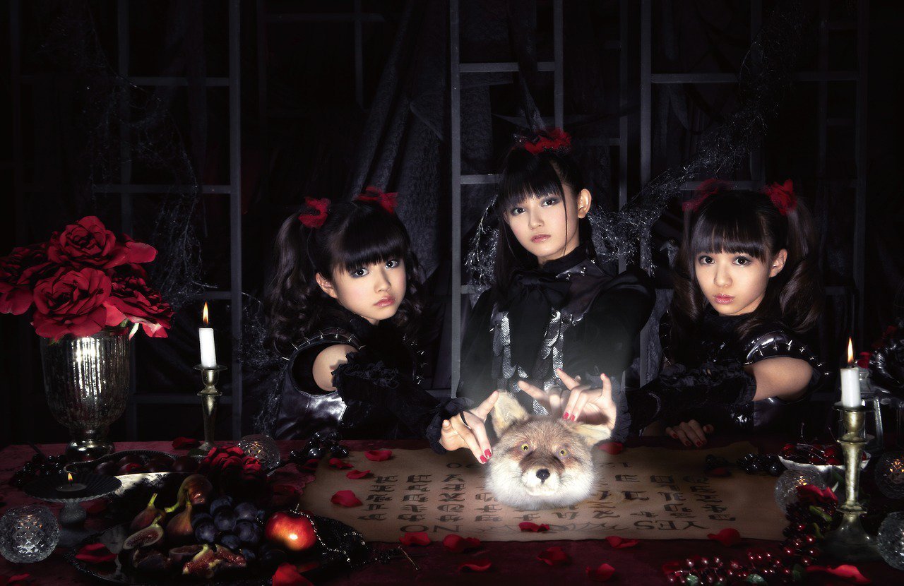 rosamour:  RT @aaaaayumiiiii: 最近BABYMETAL界隈の方からたくさんフォローして頂いてます💕🔥💀🔥💕ありがとうございます🙇ベビメタちゃんとはMARQUEEで2回プロップスタイリングさせて頂きました◎今ならもっと凄いセット作れる😂またぜひ一緒にお仕事したい♡