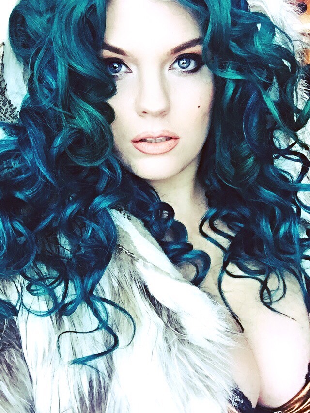 katanafatale:  I give to thee, my favorite selfies and non professional photos (except