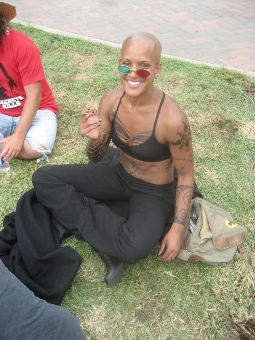 decemberpaladin: alienswithankhs: shlabam: Seriously amazing Spider Jerusalem cosplay. Shaved her he