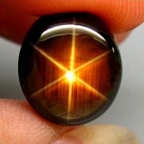 doctornanitesreblogs:An optical effect known as asterism cases the highlight of a gem to appear like