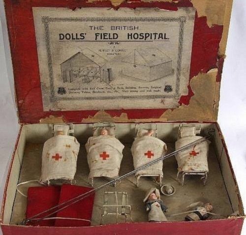 kiki-de-la-petite-flaque: A Christmas present from long ago: a field hospital for dolls, 1914.