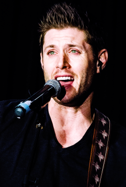 justjensenanddean:    Jensen Ackles | VanCon Con 2015 [credits: fluffycastiel  x x x]    