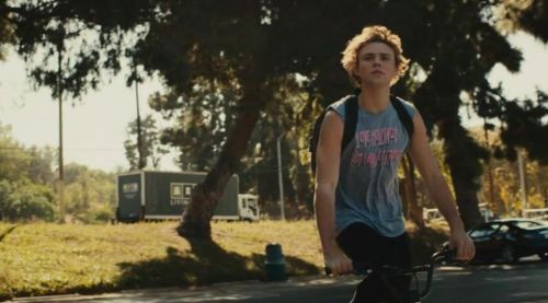 ruggedhood:WHERE DID THESE COMING FROM THE VIDEO ISN’T OUT YET lOOK AT ASHTON HELP