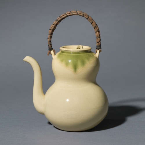 plasticlove1984:some of my favorite teapots as of late!