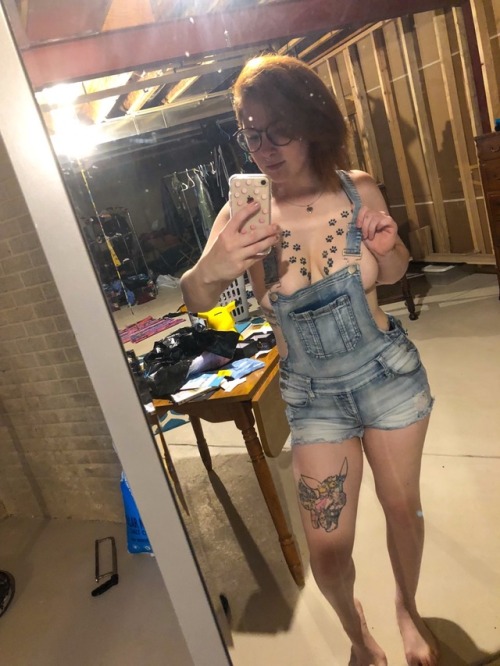 kenzierosemodeling:  Sunday funday 🙃 reblog if you think I’m EXTRA cute in these overalls 😘💙