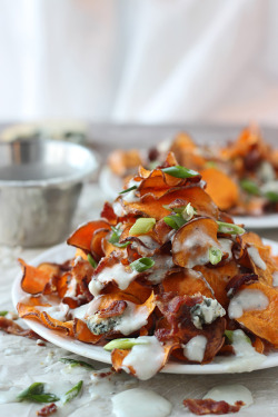 do-not-touch-my-food:  Baked Sweet Potato Chips with Blue Cheese Sauce and Bacon 