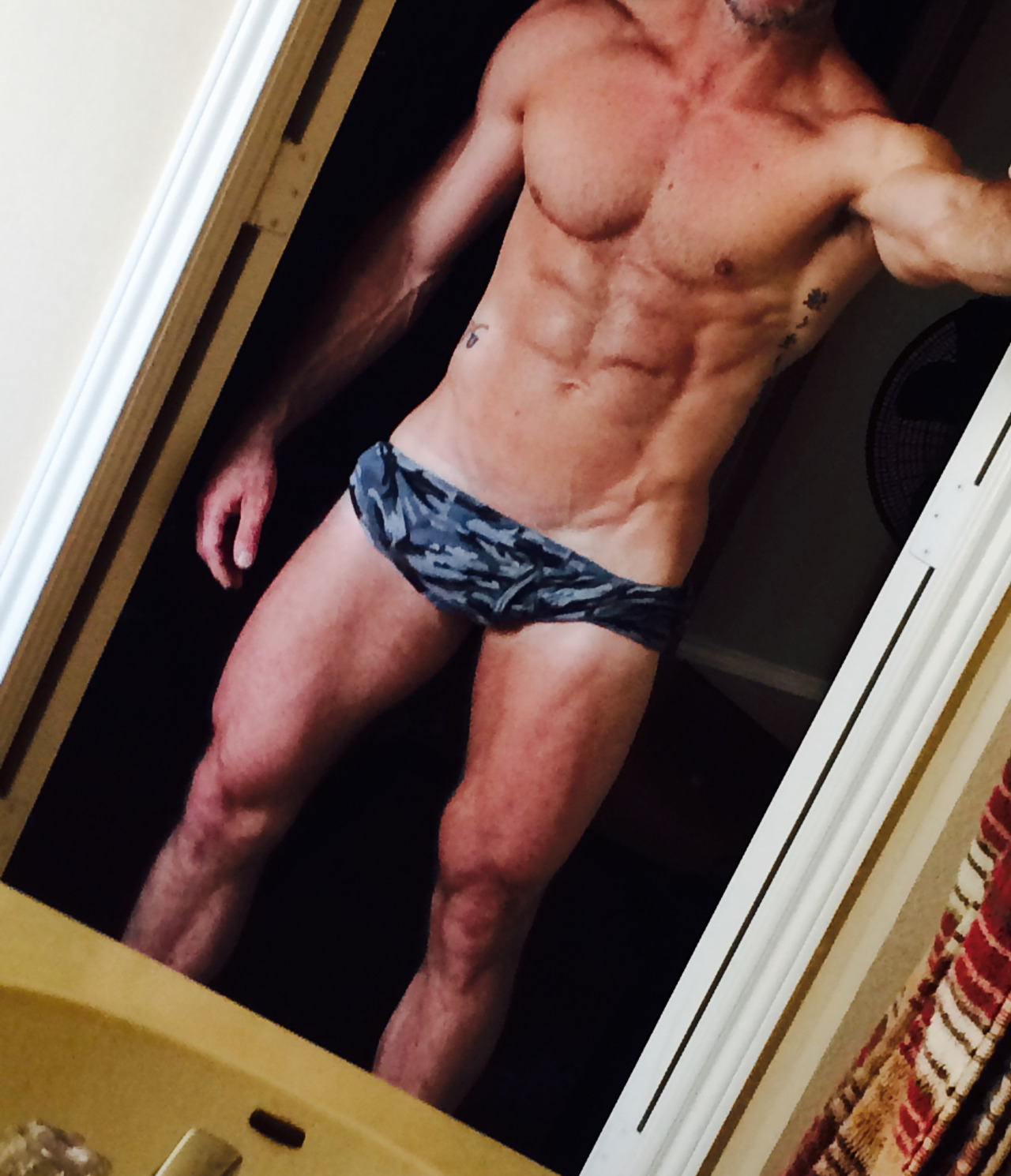 mydarkangel2pls:  dockshoals:  kilt the bottom half :)~  Oh, how do I keep missing