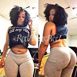 thickebonybooty:  Thick Azz in Tight Pants