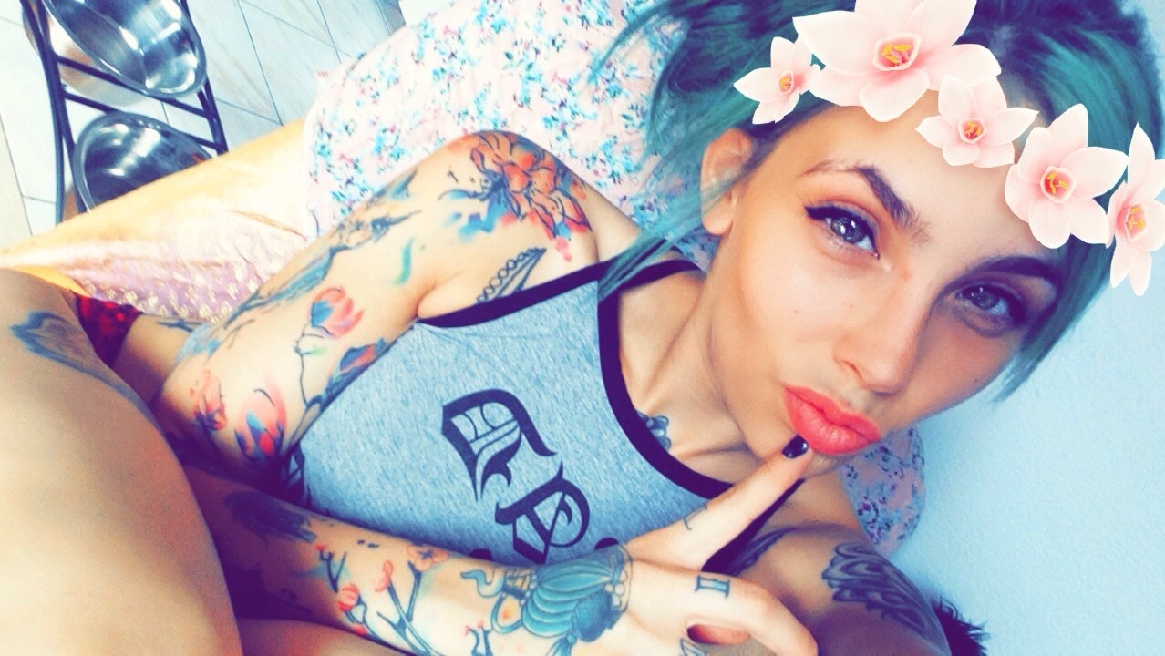 breathingingasoline:  boom, big badda boom 🦄🍩🌺