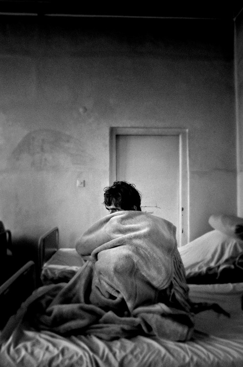 Kabul.Saigedullah, a drug addict, sits wrapped in a blanket in Kabul’s psychiatric hospital. I