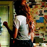 gwen-parkers:  Lydia Martin + 5A hairstyles 