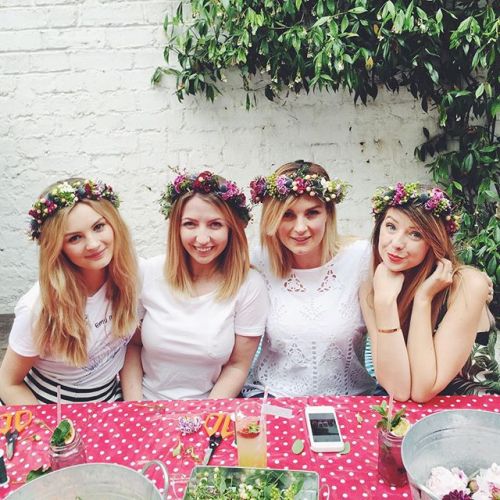 zozeebo Flower crowns complete! @niomismart @lucyklendrem @nixiepixi1 thanks @vicsemporium #TBearHen