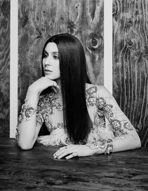 ghosthills: I’m not a glamorous girl. I don’t know how to do my hair. I’m very bad with makeup.