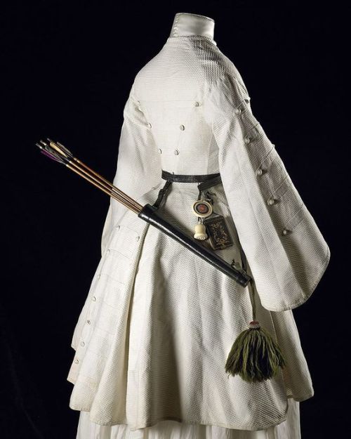 roses–and–rue:1850s-1860s archery outfit.Look at the cute little pocket diary hanging from her belt!