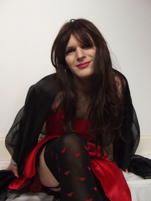 hi i am looking to slowly be exposed as a sissy cross dresser. i regularly walk around my home town 