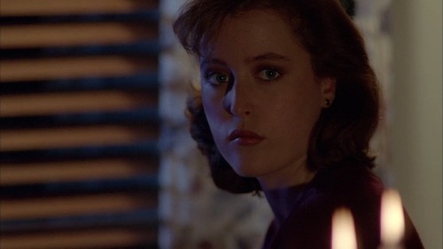 cosmicannibalism:Agent Dana Scully  S1 E16 Young At Heart 