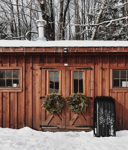 gravityhome: A tiny cabin in Vermont | photos by Natasha Lawyer Follow Gravity Home: Instagram - Pin