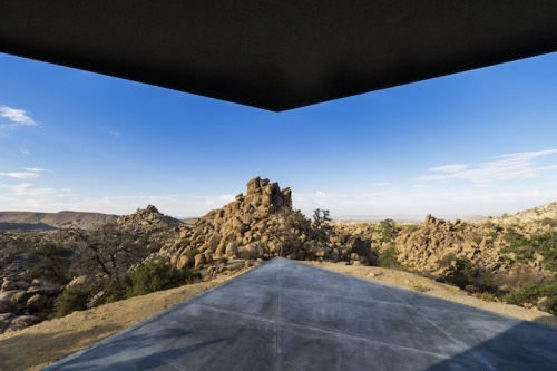 nnmprv:  The Black Desert House by Marc Atlan + Oller & Pejic.