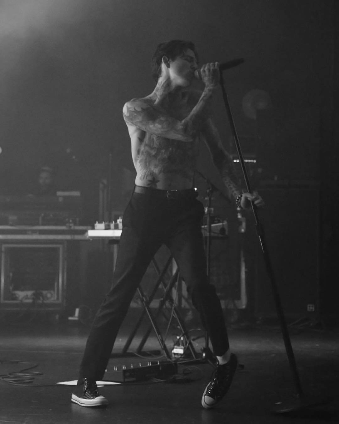olddirtytshirt:  #nuwaves tour going great so far. oakland tomorrow(📷: @julianbpp)