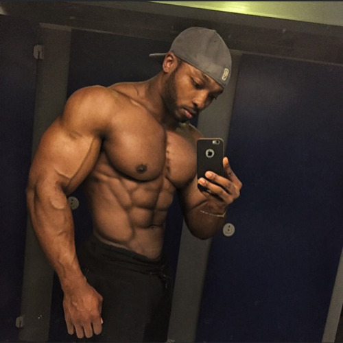 fitguysclub:  Photo http://ift.tt/1CwY48Z  Mmm