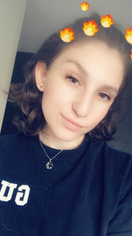 bisexualsoitgoes: im bisexual, always late, and looking for a date