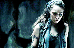keepcalmimspidey:commandrlexa-blog:Commander Lexa + Sky People have no chillthis