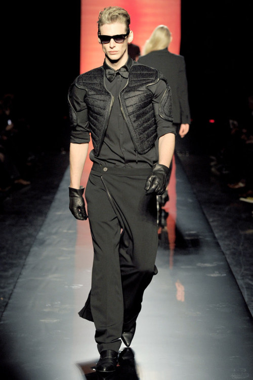 Ensemble for Quinlan Vos while undercover infiltrating Count Dooku’s forces - Jean Paul Gaultier Fal