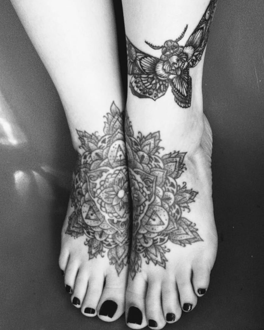 💀✖️tatuaje de mandala en los pies realizado hace aproximadamente 3 años y