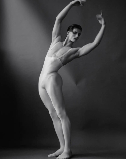 dance-world: Anatolii Soya - Bolshoi Ballet Academy - photo by Igor Vavilov