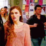 gwen-parkers:  Lydia Martin + 5A hairstyles 
