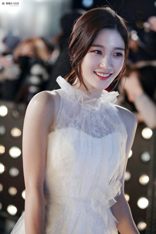 ChaeYeon (DIA) - SBS Drama Awards Red Carpet Pics