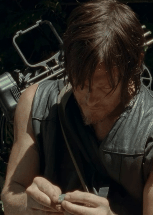 S4 E4 DARYL DIXON GIFS (TWD TV SERIES.)