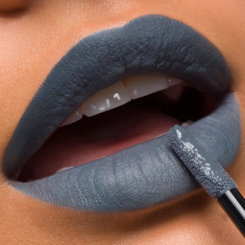 Bored of your lipstick collection? Spice things up with our #VividMatte Liquid in &lsquo;Sinful 