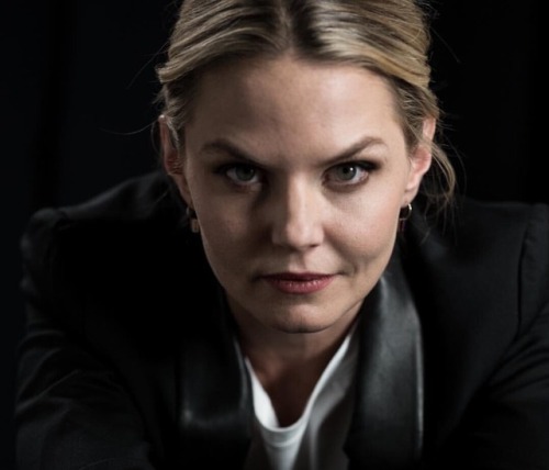 juicecupswanqueen: If a look could get you pregnant.