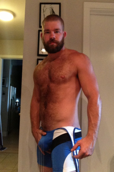 hairygaymen:  Hot men in your area are looking for no-strings fun: http://bit.ly/1NqUphM  Hairy, handsome sexy man and with a nice bulge - WOOF