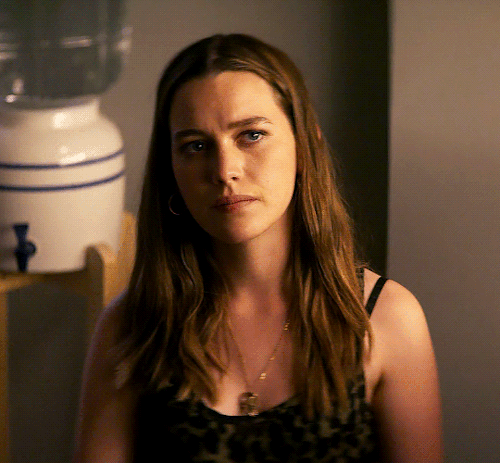 Victoria Pedretti As LOVE QUINN in YOU Season 2