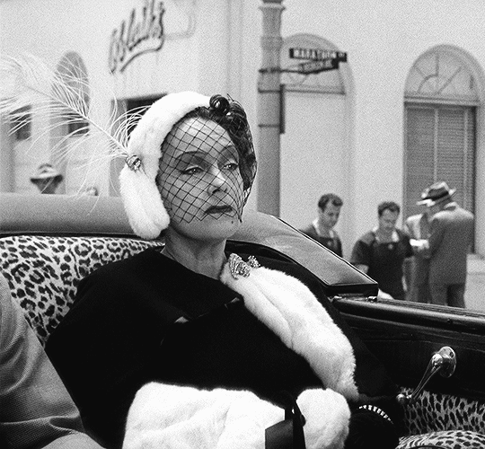 mrsdewinters: I am big. It’s the pictures that got small. Gloria Swanson as Norma Desmond in S