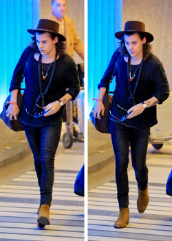 mr-styles:  Harry Styles arriving at LAX