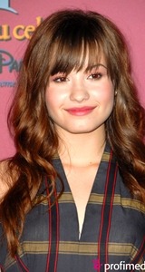 diva-demi-lovato:  Franja *u*