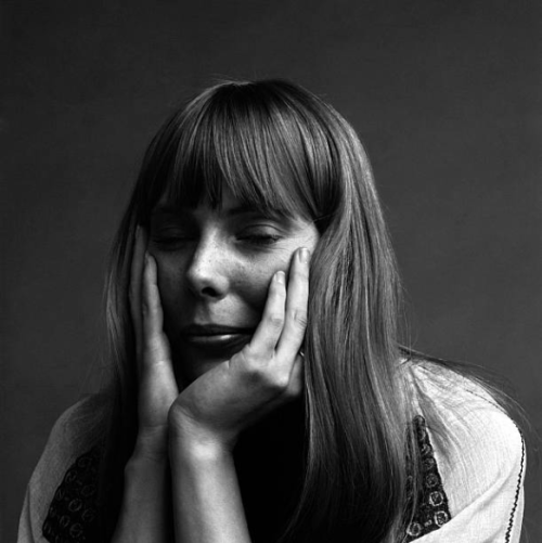 twixnmix:Joni Mitchell photographed by Jack Robinson for Vogue, November 1968. 