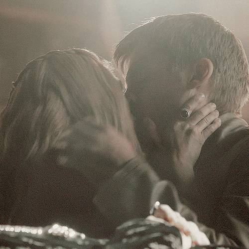 JAIME AND CERSEI LANNISTER + Sharing Their First Kiss On Screen 4.03 | Breaker Of Chains