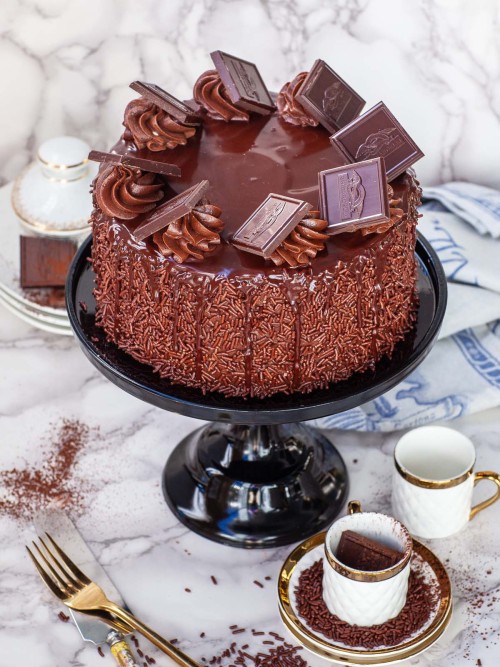 daily-deliciousness:  The best dark chocolate cake