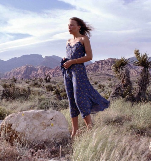 decadesfashion:Joni Mitchell at Joshua Tree, by Henry Diltz