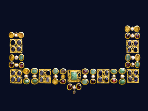 thegetty: Byzantine jewelry completely opposes the church’s condemnation of excessive luxury. 