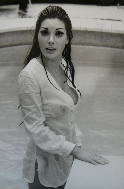 One of the 70′s finest, Edwige Fenech.